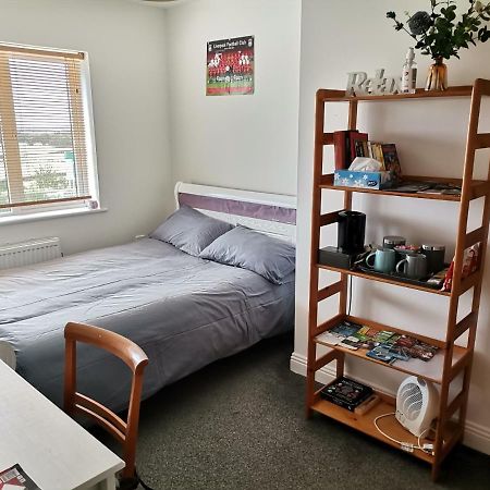 Bright And Cozy Room With Double Bed, Private Bathroom Not Ensuite, Breakfast To Go Dublino Esterno foto
