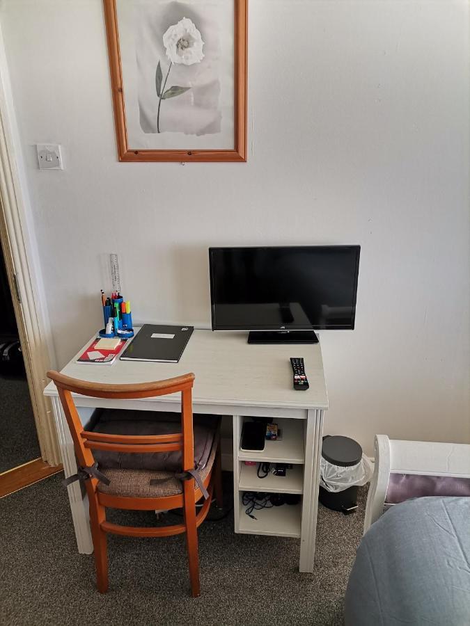 Bright And Cozy Room With Double Bed, Private Bathroom Not Ensuite, Breakfast To Go Dublino Esterno foto