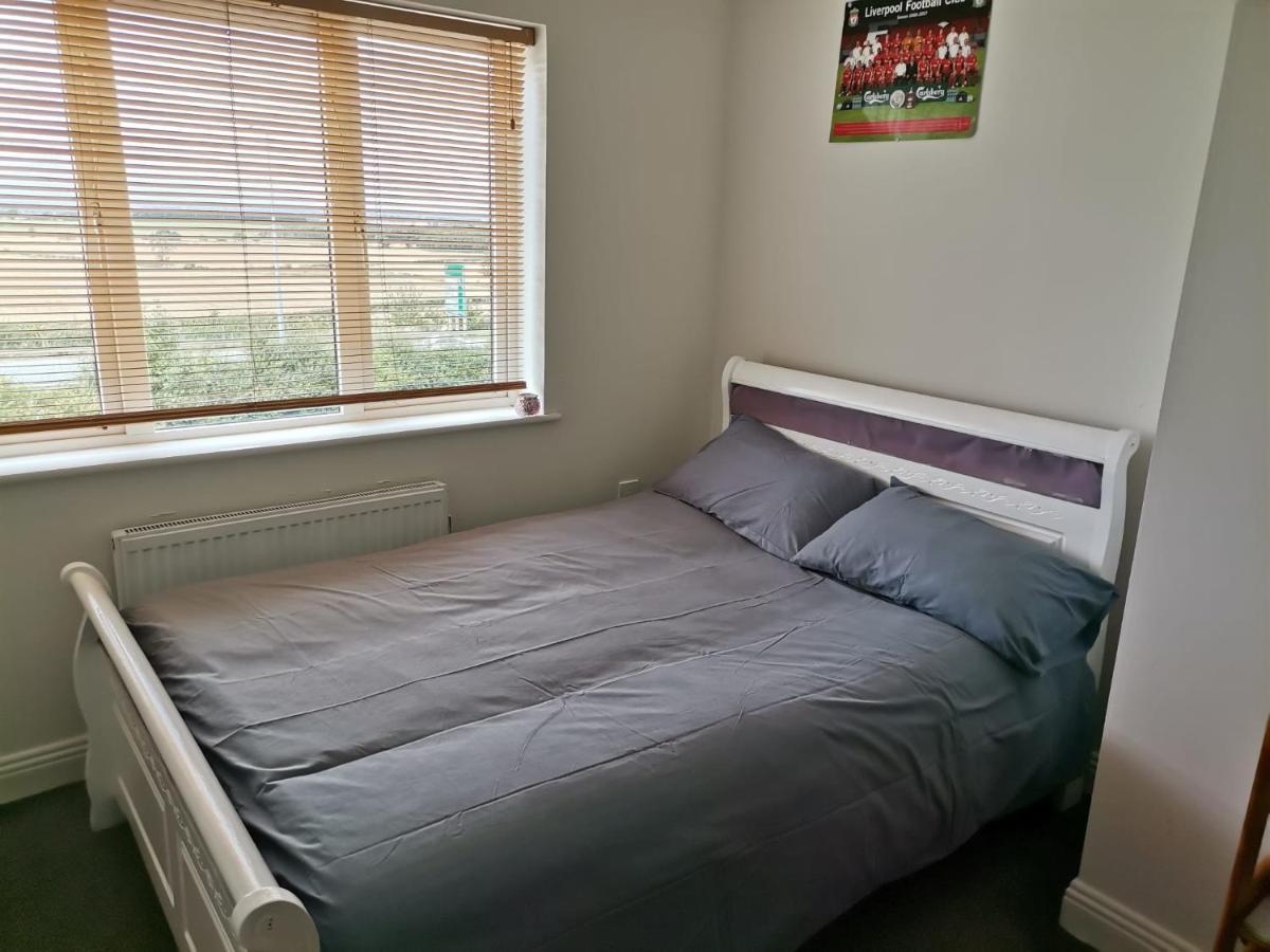 Bright And Cozy Room With Double Bed, Private Bathroom Not Ensuite, Breakfast To Go Dublino Esterno foto